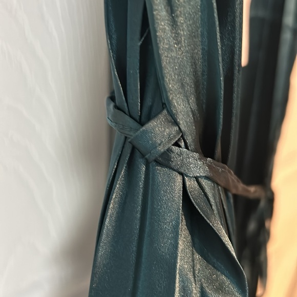 NWT Ladies Bishop + Young size Medium green pleated “Mara” Maxi Dress - Picture 14 of 15